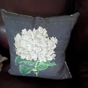 20 inch throw pillow with hydrangea brand new it didn’t wind up fitting my decor
